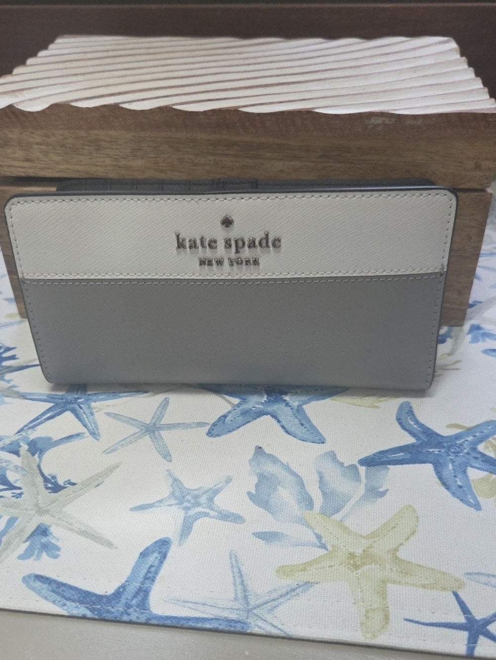 kate spade Two-Tone Leather Zip Wallet - Gray & Cream